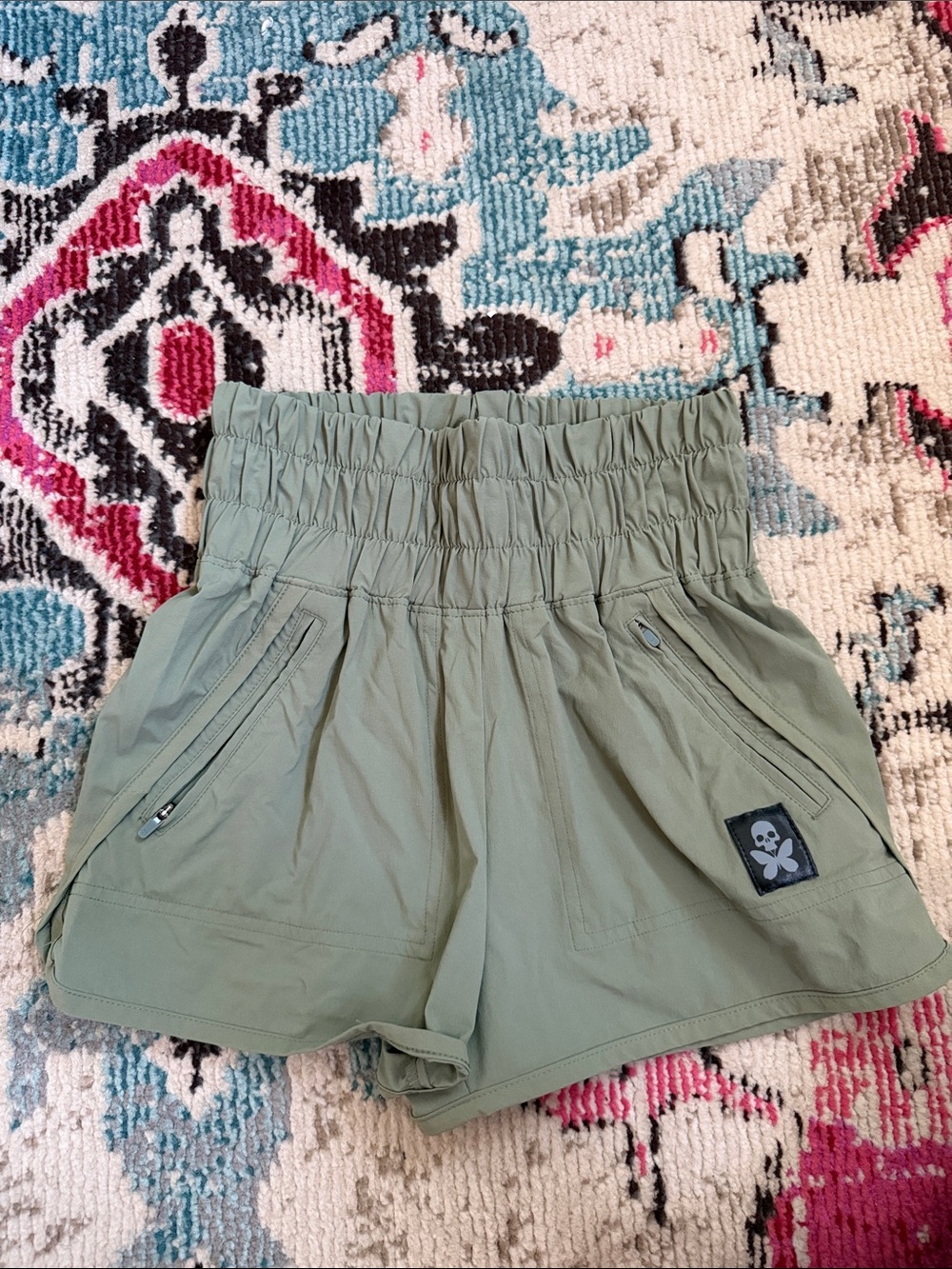 Betty Designs BD Lab  High-Waisted Sporty Short Faded Army Green small